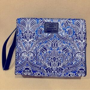Liberty of London Floral Blue and White British Airways Toiletry Clutch NEW